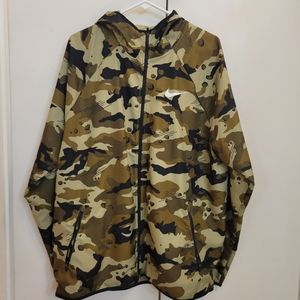 NIKE DRY FIT MENS CAMO JACKET